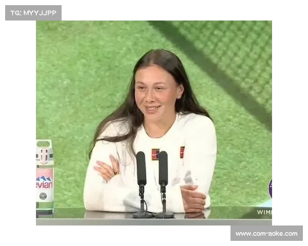 阿尼西莫娃爆冷击败萨巴伦卡 父女情深含泪相拥庆祝胜利 阿尼西莫娃爆冷击败萨巴伦卡 父女情深含泪相拥庆祝胜利